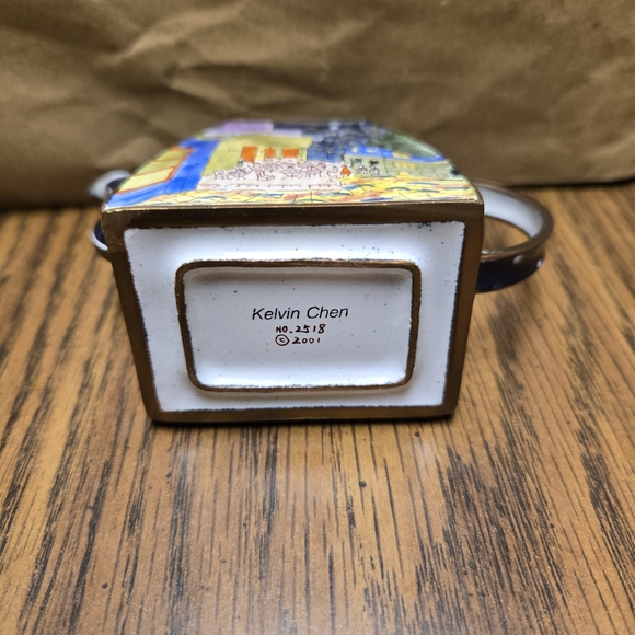 Hand-Painted Ceramic Teapot with Night Cityscape - Picture 4 of 8